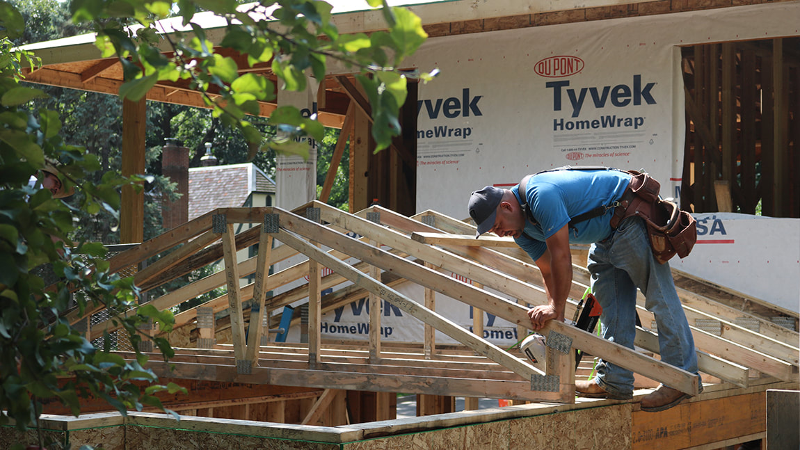 Installing Residential Roof Trusses